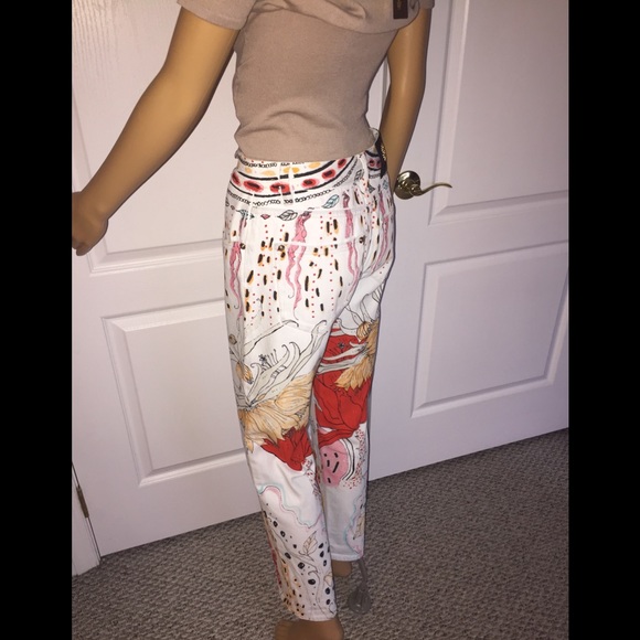 Hp 🎉🎉Mid Rise Boyfriend Jeans - Picture 8 of 9